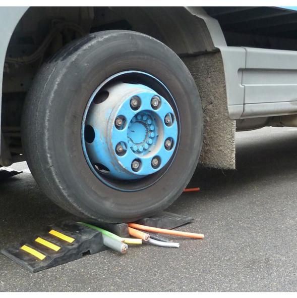 Rampe de franchissement protège câbles et tuyaux PAR 70/121