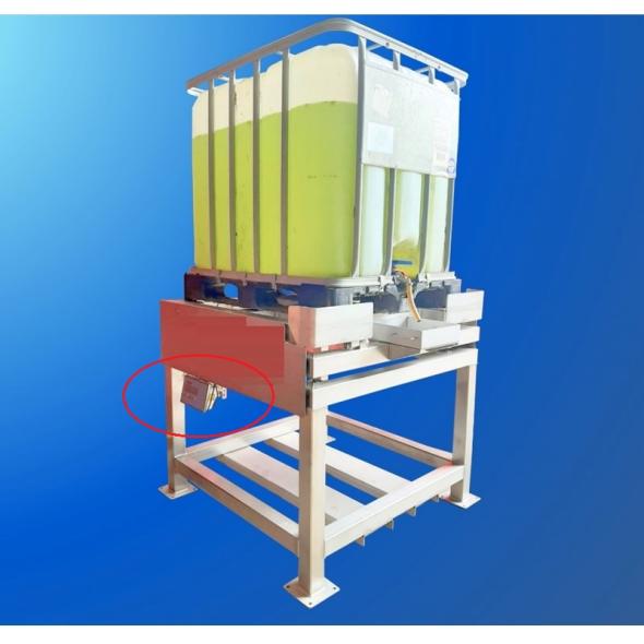 Inclineur vidangeur de cuve IBC à système de pesage intégré