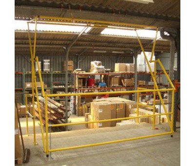 Barrière pour plateforme de stockage