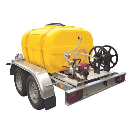 Ensemble Cuve coffre polyéthylène + pompe à eau sur remorque routière