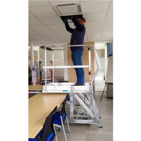 Plateforme de travail pour passage au dessus des bureaux Ergostep®