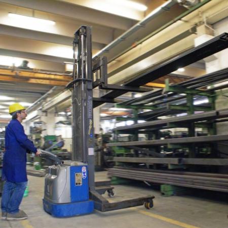 Fabricant Gerbeur 4 directions pour produits longs 4 Vie AC-evo
