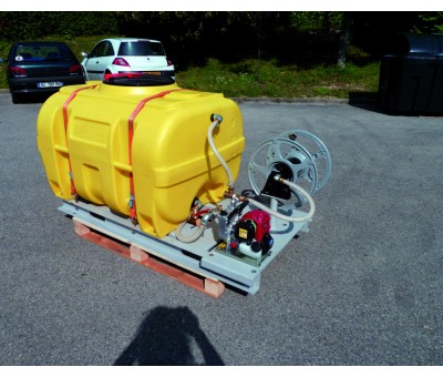 Ensemble cuve plastique et pompe sur plateau, 600 à 2000 L