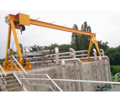 Portique motorisé de levage sur rail