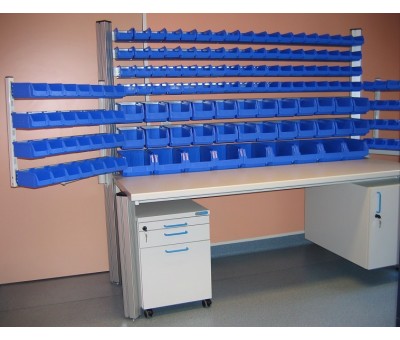Poste de cueillette ergonomique pour préparation de médicaments