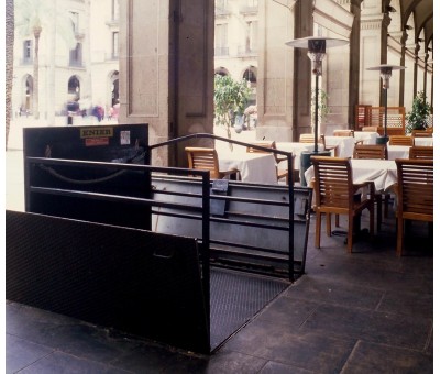 Monte charge à trappe EDMCHI