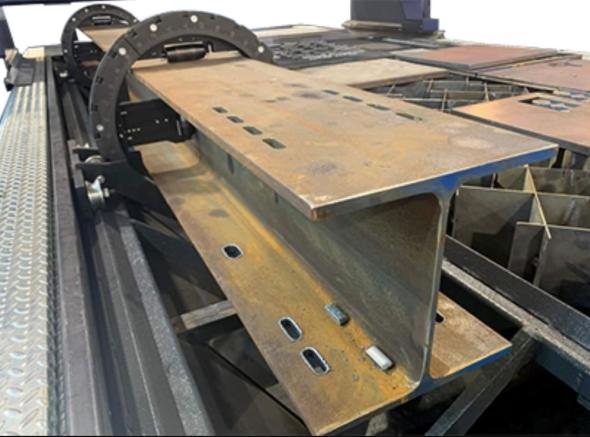 Fabricant Centre d'usinage et découpe plasma pour tôles et profils Steel Max