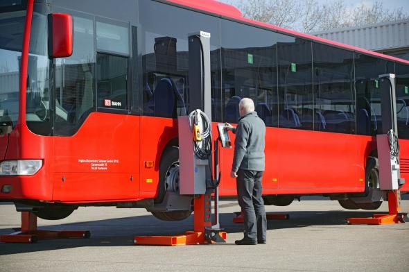 Colonnes de levage mobiles pour bus autocar toutes dimensions